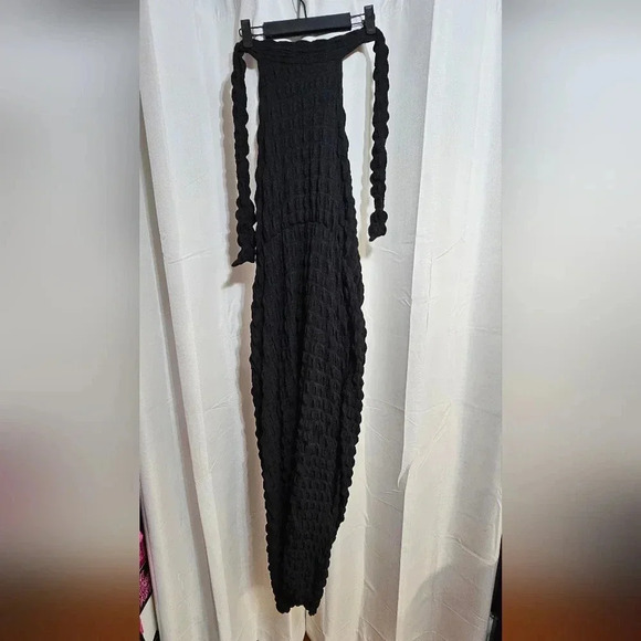 Plus Size Bubble Texture Midi Dress with Halter Neck - Picture 7 of 7